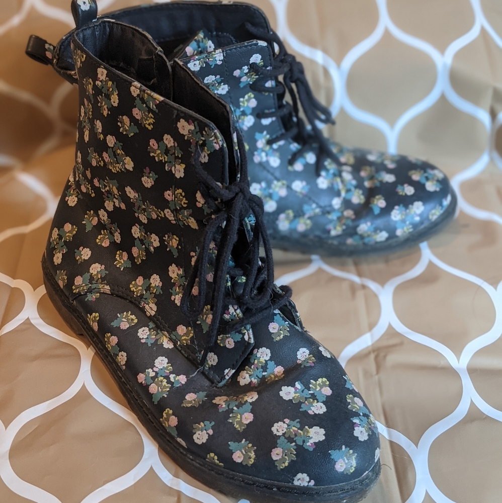 Flowery Boots Size 5, blue